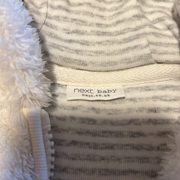 Next baby fuzzy bear suit - Picture 5 of 7